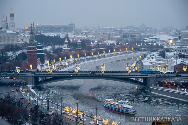 Вид на Кремль с Храма Христа Спасителя