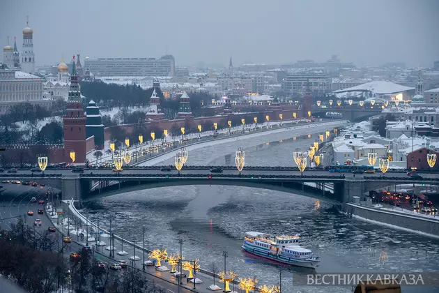 Вид на Кремль с Храма Христа Спасителя
