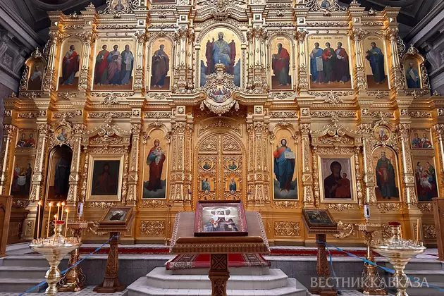 Иконостас в храме