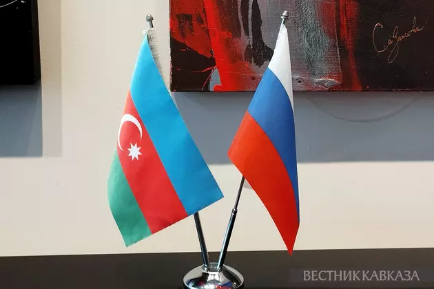 Флаги России и Азербайджана