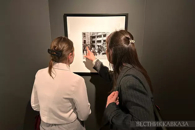 Посетители выставки в Музее Москвы