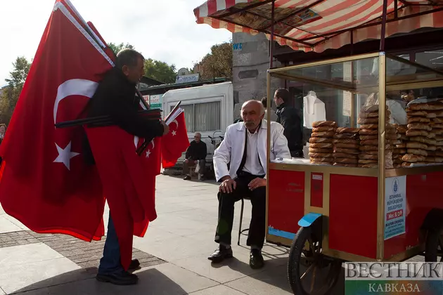 Продавец флагов и продавец бубликов