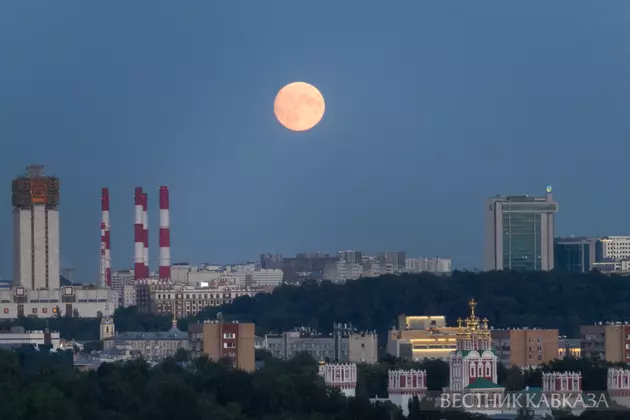 Розовая Луна