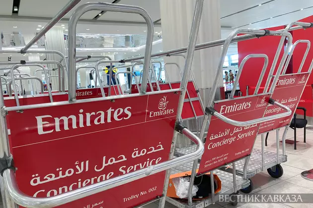 Тележка с рекламой Emirates