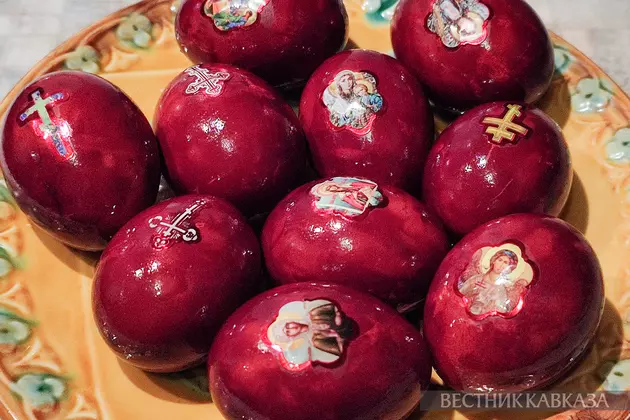 Покраска яиц на пасху