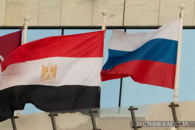 Флаги России и Египта