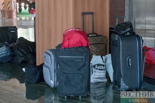 Почти 3300 человек эвакуировали из Ирана в Азербайджан