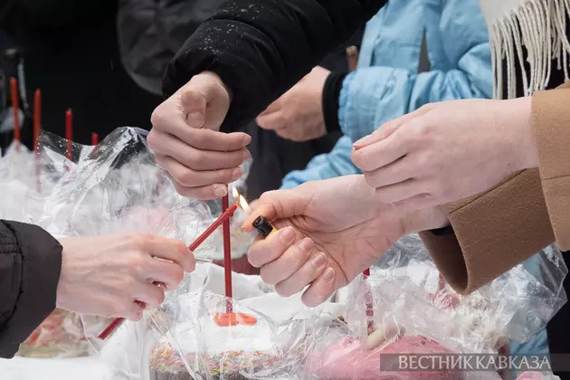 Освящение куличей в Церкви Успения в Путинках