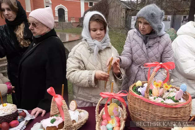 Освящение куличей в Высоко-Петровском ставропигиальном мужском монастыре