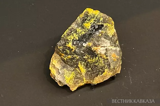 Кусок урановой руды