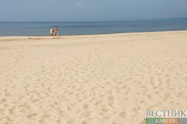 На пляжи Анапы заводят чистый песок из карьеров