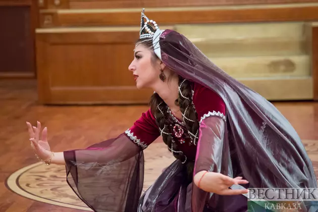 Представители АМОР станцевали азербайджанский танец в Екатеринбурге