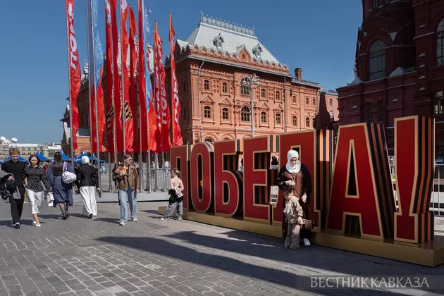 Праздничное оформление ко Дню Победы на Манежной площади