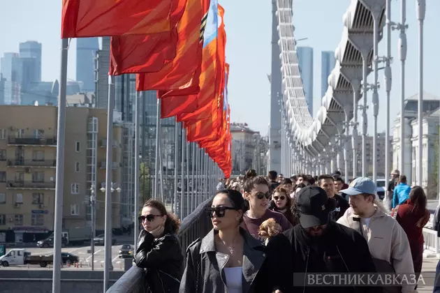 Праздничное оформление ко Дню Победы на Крымском мосту