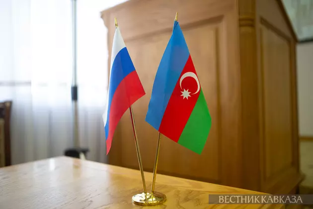 Флаги России и Азербайджана