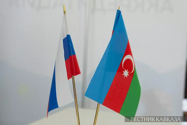 Флаги России и Азербайджана