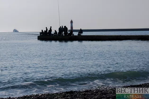 Рыбаки на море
