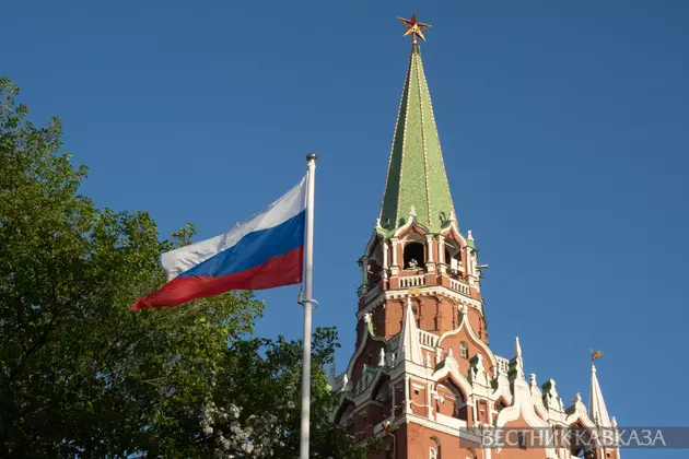 Кремль и флаг России
