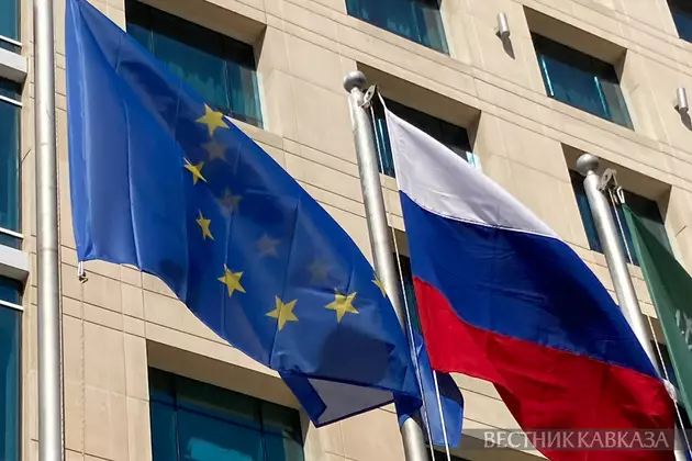 Флаги Евросоюза и России
