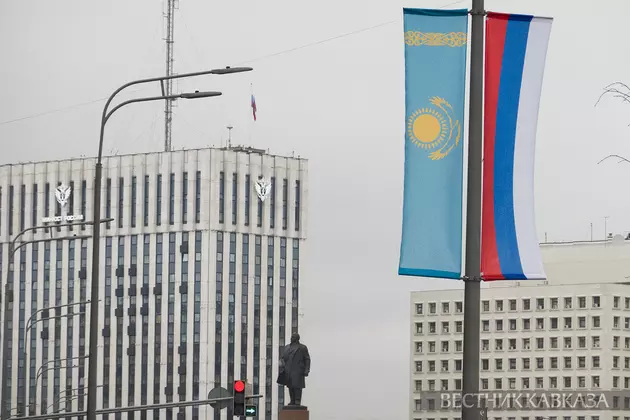 Флаги на улицах Москвы в преддверии госвизита президента Казахстана Токаева