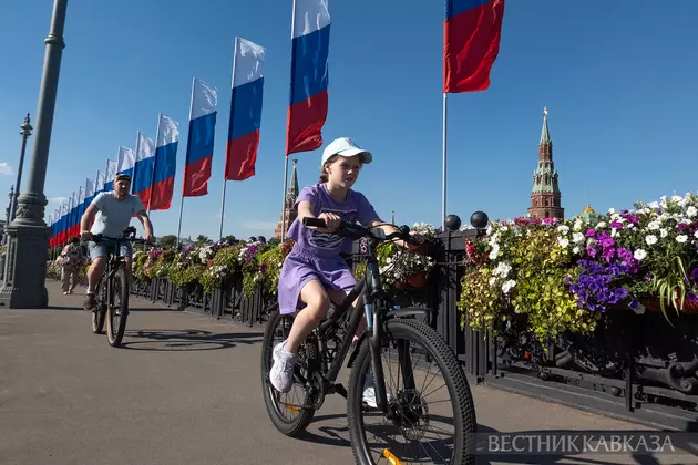 Большой Каменный мост с флагами