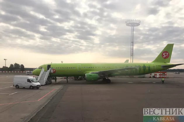 Самолет из Новосибирска сел на недостроенную полосу в Махачкале