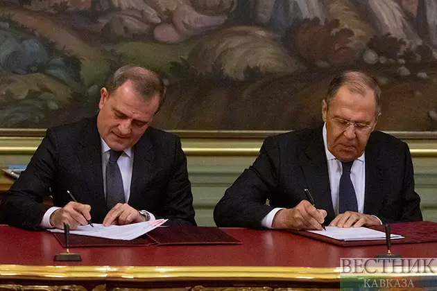 Главы МИД России и Азербайджана подписали план консультаций