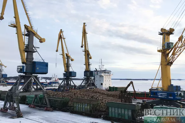 Грузовой кран в порту