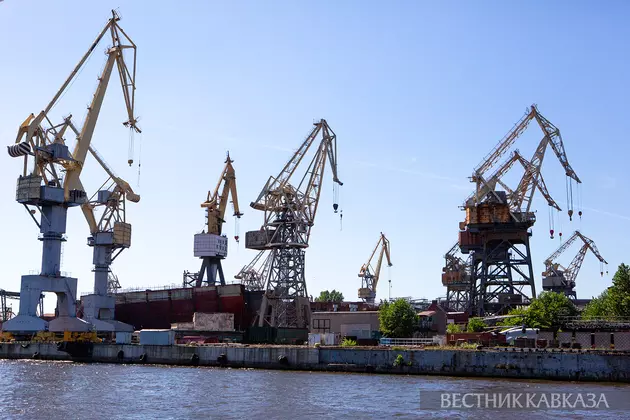 Краны в порту