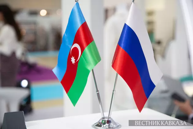 Флаги России и Азербайджана