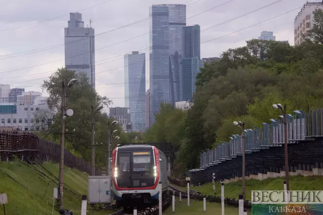 Президент России в День города в Москве открыл новую линию метро, вокзал и стадион