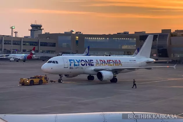 Самолет авиакомпании FlyOne Armenia