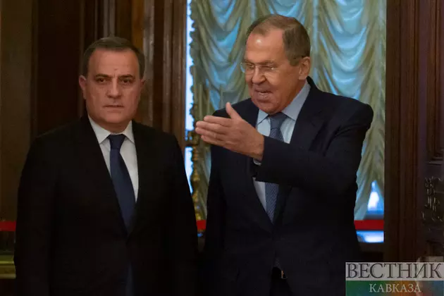 Лавров, Аракчи и Байрамов пообщались "на ногах" перед саммитом СНГ