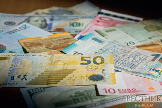 Доллар и евро сравнялись по курсу: что это значит для россиян | баштрен.рф