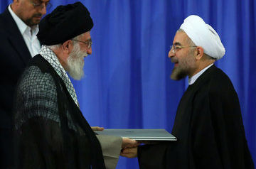 Хаменеи провел последнюю встречу с уходящим правительством Рухани 