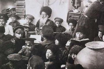 Как правительство АДР поддерживало еврейские школы
