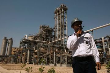 Иран продает все больше продуктов нефтехимии и топлива, несмотря на санкции