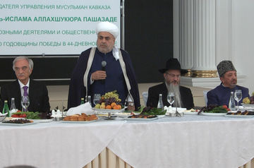 Аллахшукюр Пашазаде встретился в Москве с религиозными деятелями и представителями диаспоры