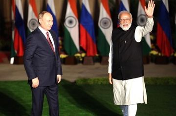 Россия и Индия используют национальные валюты вместо доллара в оружейных сделках