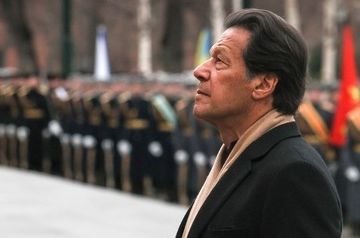 Экс-премьер Пакистана подвергся обстрелу