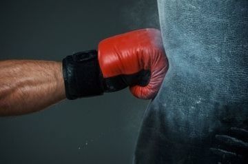 Казахстанский боксер впал в кому после чемпионского боя