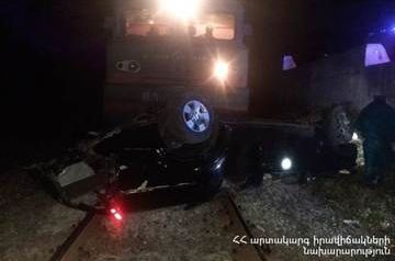 Число жертв столкновения автомобиля с поездом в Армении выросло до четырех