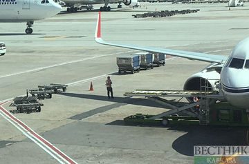 СМИ: самолет Астрахань-Казань вернулся в аэропорт вылета из-за задымления