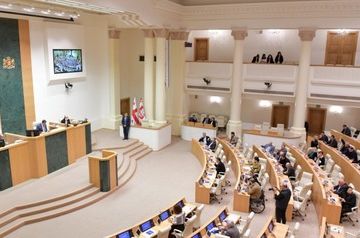 Парламент Грузии обсуждает лишение мандата депутата Георгия Ходжеванишвили