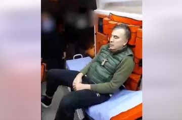Саакашвили перевозят из тюрьмы в больницу, 8 ноября 2021 года