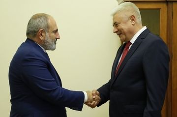 Премьер-министр Армении Никол Пашинян и глава МВД России Владимир Колокольцев