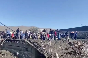 Разбор завалов рухнувшего здания в селе Карабудахкент 