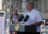 Лукашенко закрывает бастующие предприятия