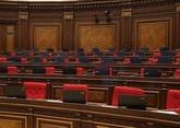 &quot;Мой шаг&quot; и &quot;Процветающая Армения&quot; поспорили о предательстве в парламенте