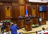 Сейран Оганян спровоцировал бой на бутылках в парламенте Армении